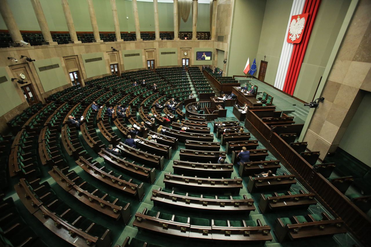 Sondaż. Największe poparcie dla PiS, spory wzrost dla KO