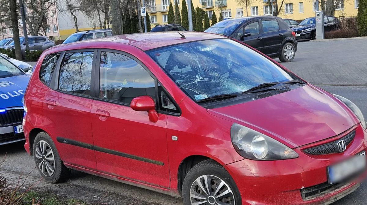 Kierujący hondą potrącił pieszego na pasach.