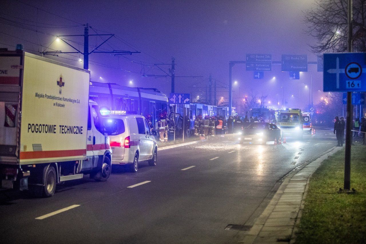 Do wypadku doszło w środę około godz. 18.00 przy rondzie Kocmyrzowskim w Nowej Hucie