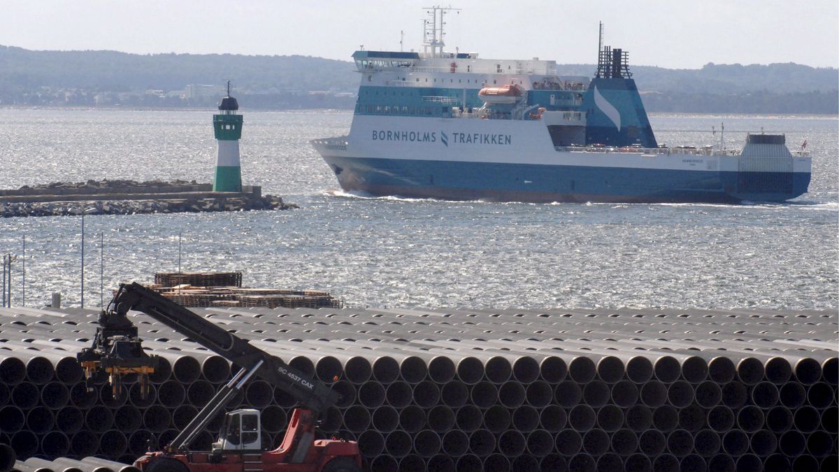 Stalowe rury, kt�re pos�u�� do budowy gazoci�gu Nord Stream,
Stefan Sauer