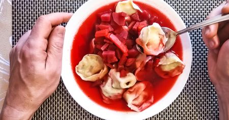 Co się stanie, gdy będziesz jeść barszcz czerwony? Efekty poczujesz szybciej niż myślisz