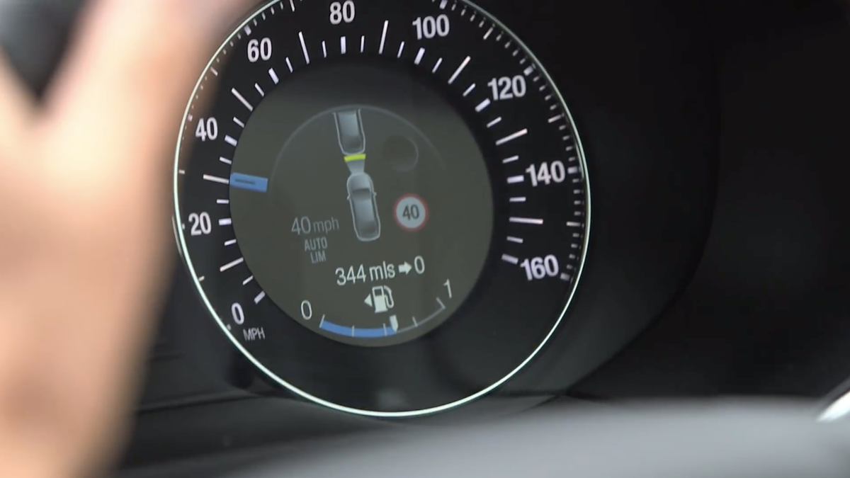 Dzisiaj wiele samochodów ostrzega o przekroczeniu prędkości