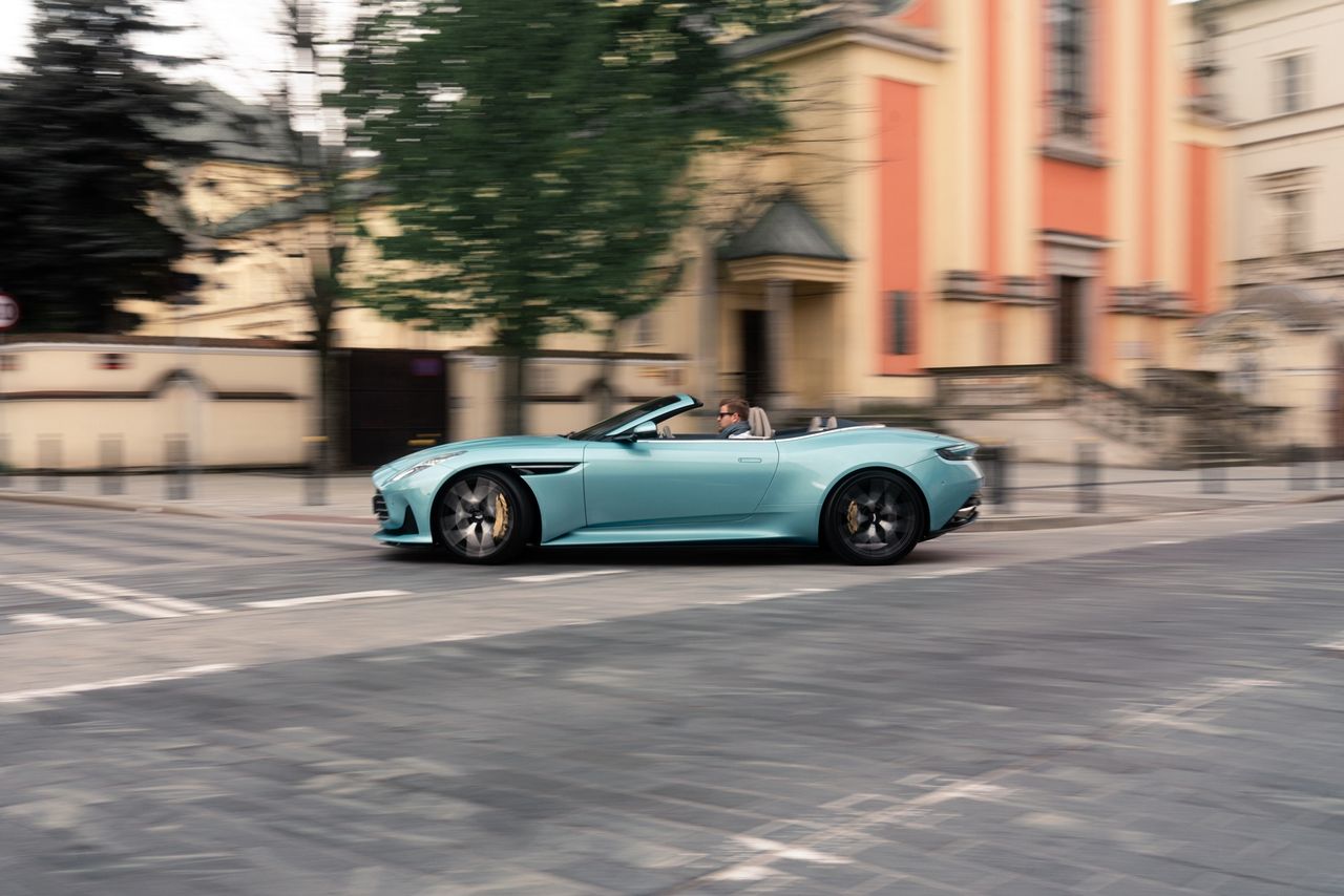 Aston Martin DB12 Volante