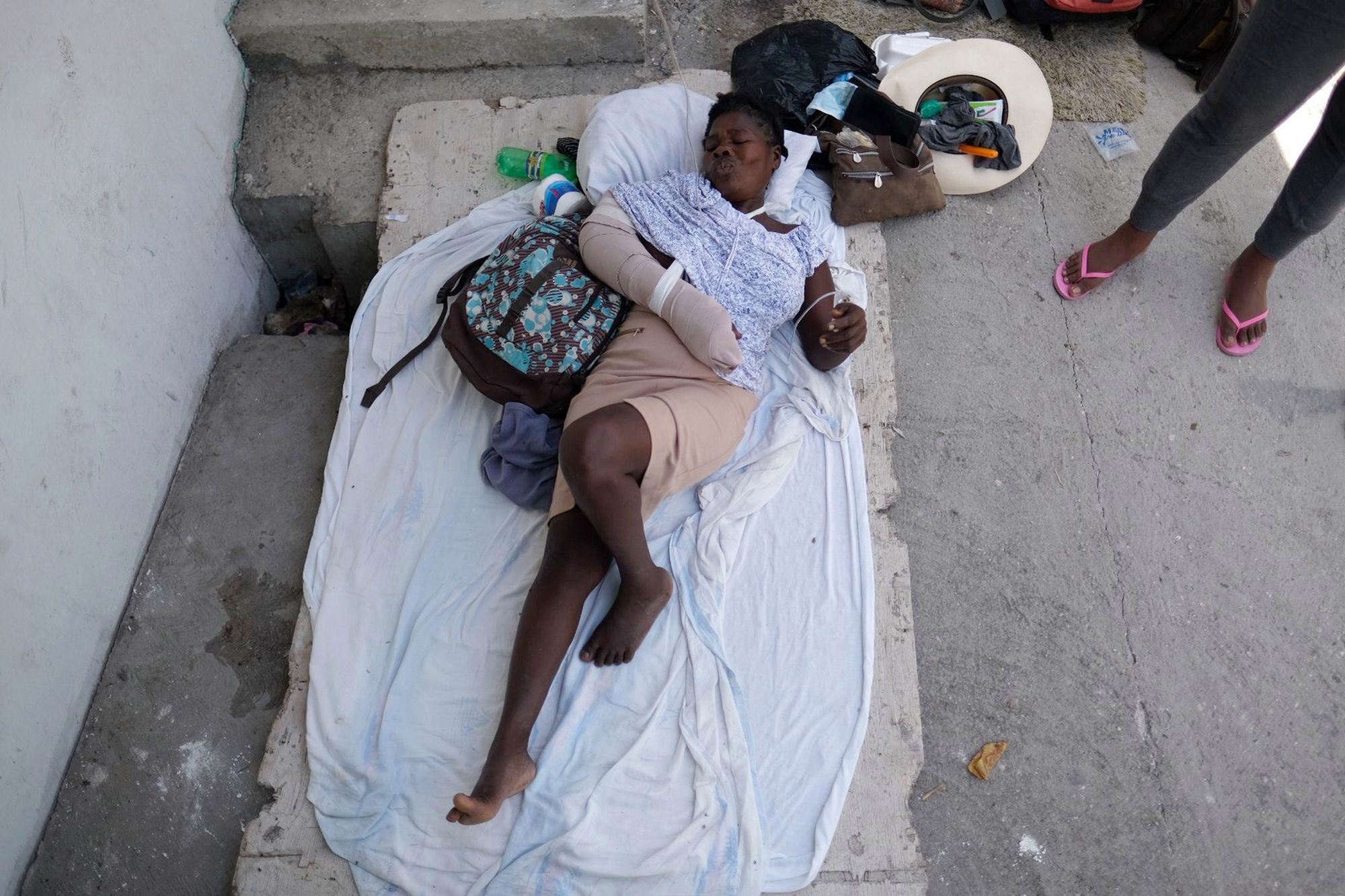 Trzęsienie ziemi na Haiti. Obraz smutku i rozpaczy wśród wielkich zniszczeń 12