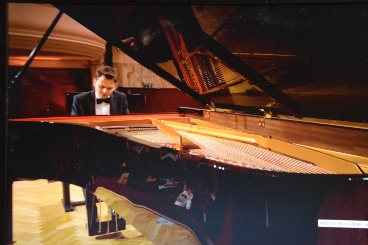 Mateusz Krzyżowski z Tychów po pierwszym etapie przesłuchań XIX Konkursu Chopinowskiego. Jak oceniają go jego rodzice? "Wysoki poziom"