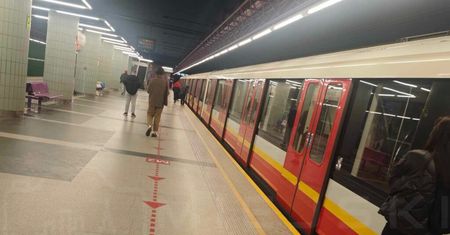 Nieszczęśliwy wypadek w centrum Warszawy. Pasażer wpadł pod metro