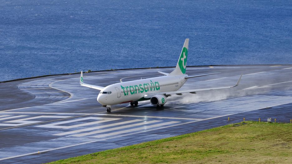 Samolot Transavia został mocno uszkodzony w czasie lądowania
