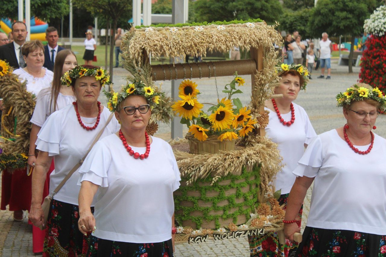 Kleszczów: Dożynki gminne. Gwiazdą wieczoru był zespół Brathanki