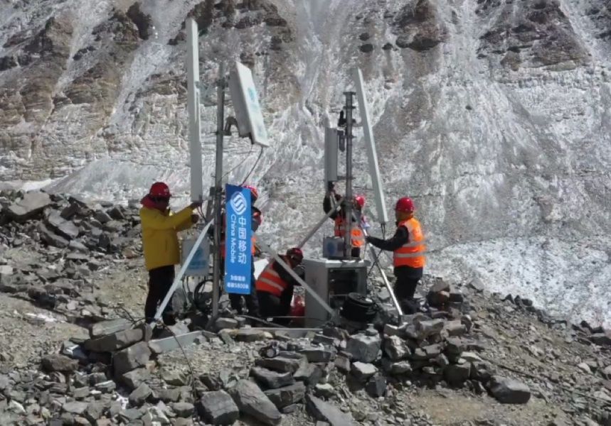 Pierwsze maszty 5G na Czomolungmie 