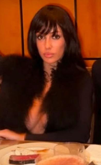 Bianca Censori zrobiła show na stole