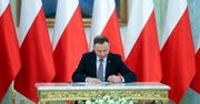 Andrzej Duda rozmawiał przez niepodłączony telefon? Niekoniecznie. Wyjaśniamy, jak było