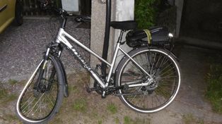Wypadek hulajnogi z rowerem w centrum Gniezna. Ranna 46-letnia kobieta trafiła do szpitala