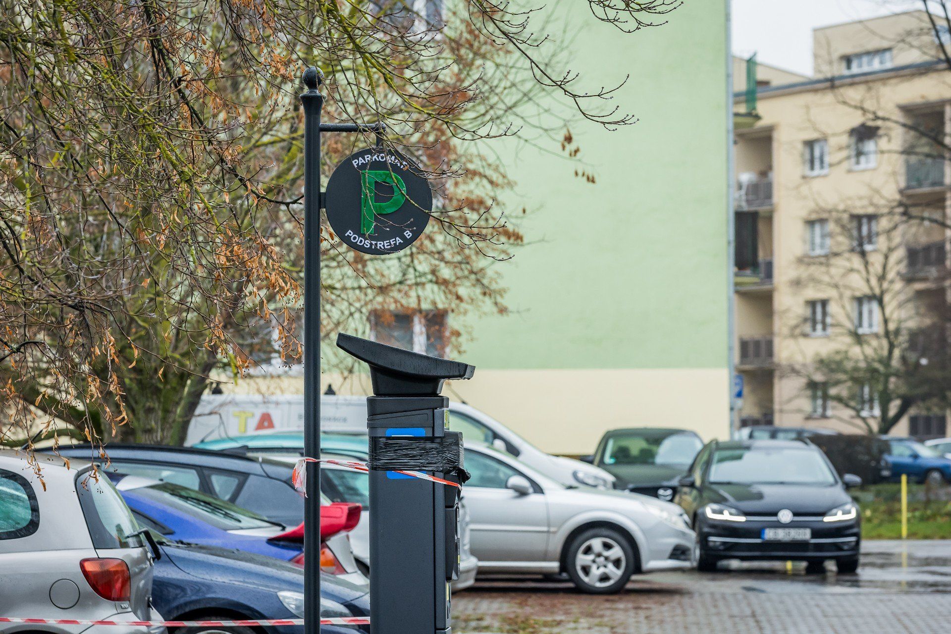 Nie będzie abonamentów dla wszystkich parkujących samochody w strefie. Ratusz nie widzi uzasadnienia dla tego pomysłu.