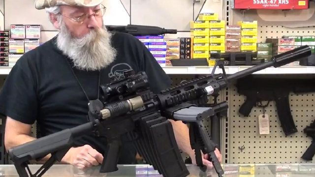 AR-15 karabin stworzony do masakrowania zombie [wideo] 1