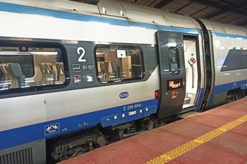 "Jest to niestety plaga". Konduktorka mówi, co dzieje się w pociągach