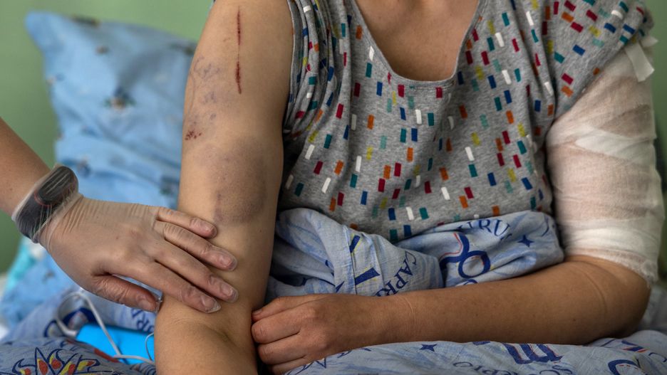 Zdaniem organizacji humanitarnych Rosjanie dopuścili się Chersoniu zbrodni wojennych