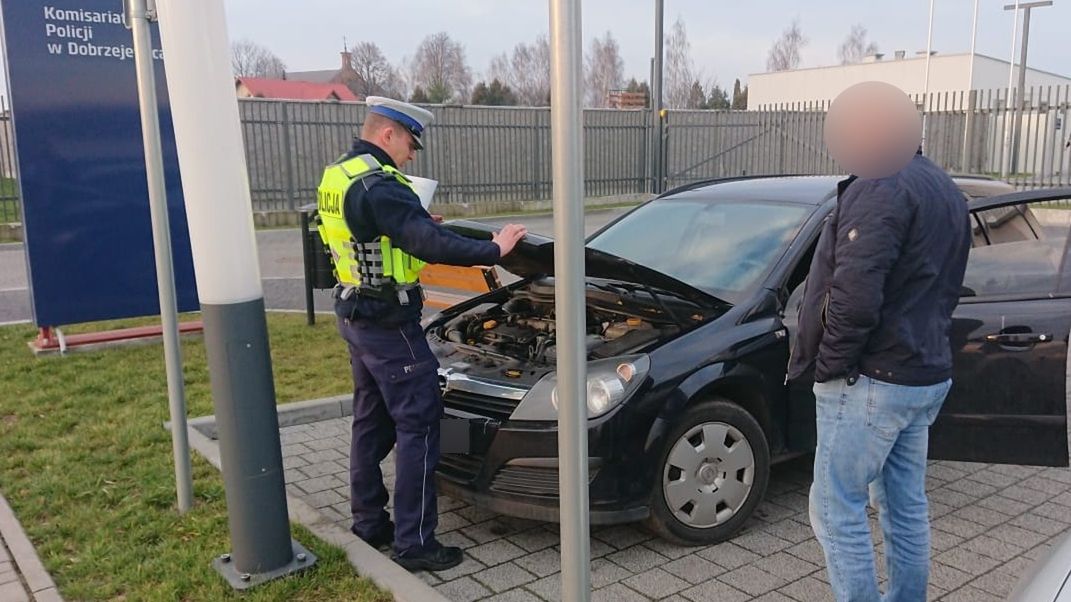 Wirtualnie zatrzymany dowód można "odzyskać", udając się z zaświadczeniem o pozytywnym przeglądzie na policję lub do starostwa.