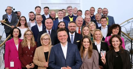 "Spektakularny upadek". Komentarze wokół sporu w Polsce 2050