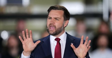 Vance w drodze do Budapesztu. Poprze Orbana tuż przed wyborami