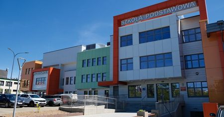 „Krwawy piątek” w szkołach: rodzice nie chcą wysyłać dziś dzieci do szkół, policja apeluje o spokój