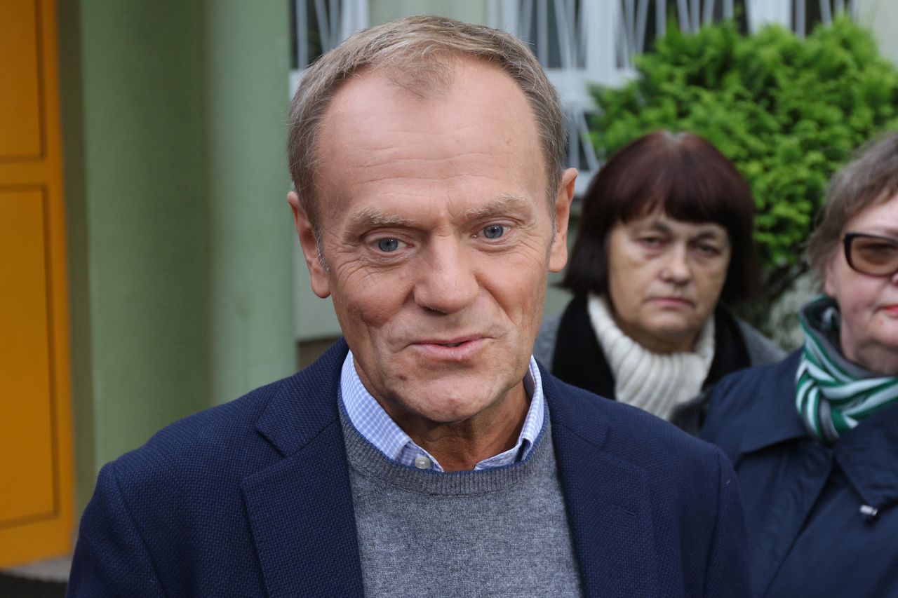 Donald Tusk zrobił zakupy. Kupił popularny napój