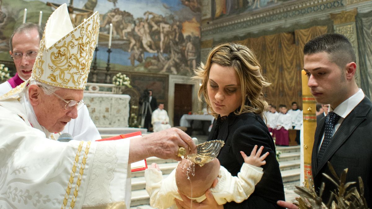 Kościół w Katanii wprowadza embargo i likwiduje instytucję rodziców chrzestnych. - To eksperyment - mówią duchowni