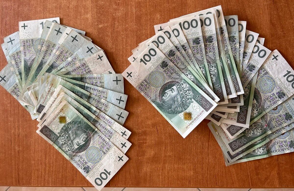 Gotówka, banknoty 100 zł