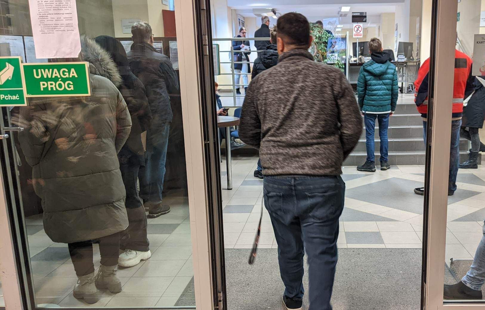 Nie dla wszystkich zainteresowanych znalazło się miejsce w budynku urzędu 