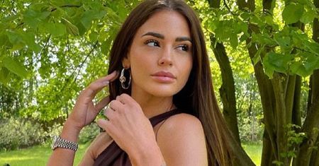 Pokazała zdjęcia z Mazur. Wskoczyła w różowe bikini