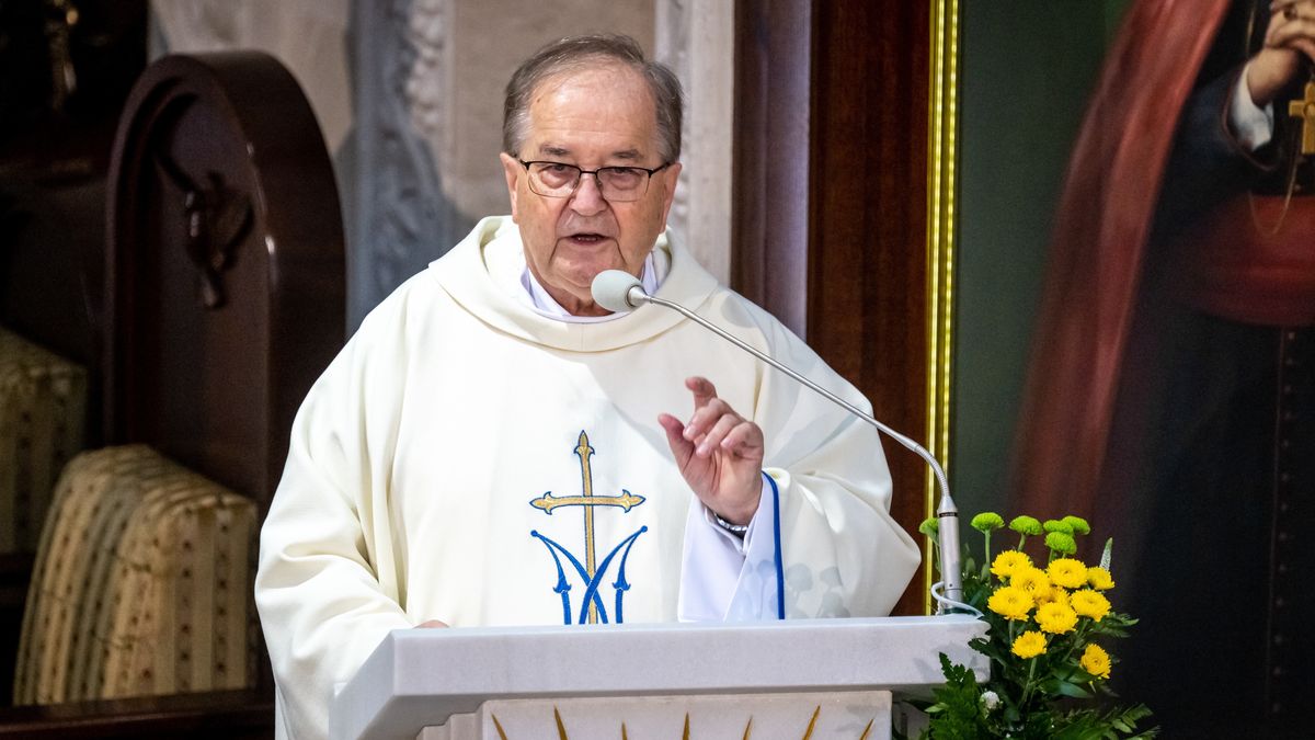 Tadeusz Rydzyk
Tytus �mijewski
duchowie�stwo, duchowny, dzi�kczynienie w Rodzinie Radia Maryja, Katolicki G�os w Twoim domu, obchody, Radio Maryja, RadioMaryja, religia, rocznica, wiara