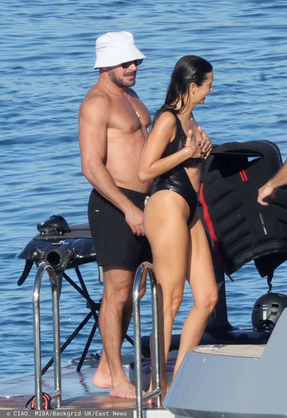 Zac Efron i Nina Dobrev na jachcie 