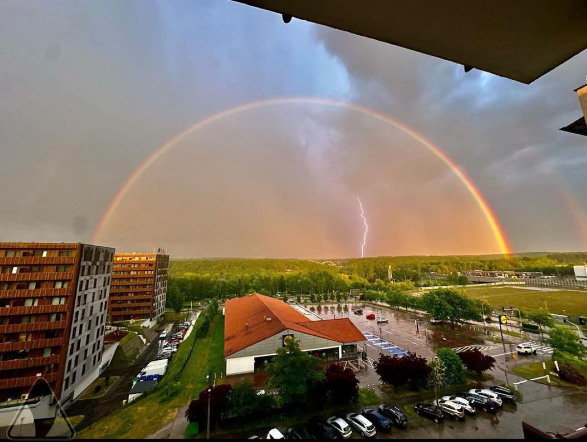 Zdjęcie z Katowic. Pokazali niezwykłe zjawisko na niebie