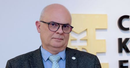 Dyrektor CKE z prelekcją dla prywatnej firmy. Nauczyciele są w szoku