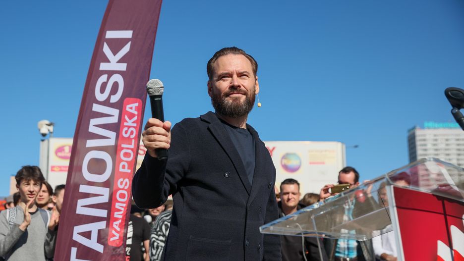 Krzysztof Stanowski
Warszawa, 04.04.2025. Wybory Prezydenta RP 2025 - kampania. Dziennikarz, kandydat w zbli�aj�cych si� wyborach na prezydenta RP Krzysztof Stanowski wyg�asza "or�dzie" przy stacji metra Centrum w Warszawie, 4 bm. (mgut) PAP/Leszek Szyma�ski
Leszek Szyma�ski
centrum, kampania, Konfederacja, metro, pa�ac kultury i nauki, patelnia, pkin, prezydencka, prezydenckie, stacja, wyborcza, wybory, polityka