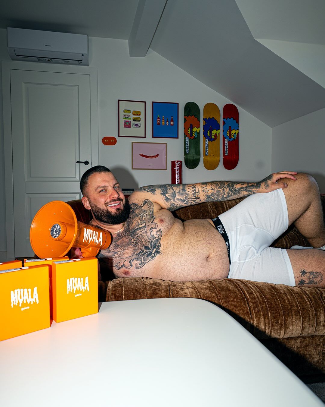 Wojek reklamuje bokserki od Książula