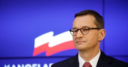 Premier chwalił firmę, która jest pod lupą UOKIK i nadzoru finansowego