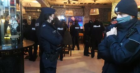 Właściciel znanego pubu znów zatrzymany. Miał sprzedawać alkohol bez zezwolenia