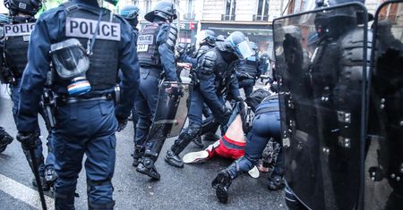 Koronawirus. Francja protestuje, Emmanuel Marcon apeluje
