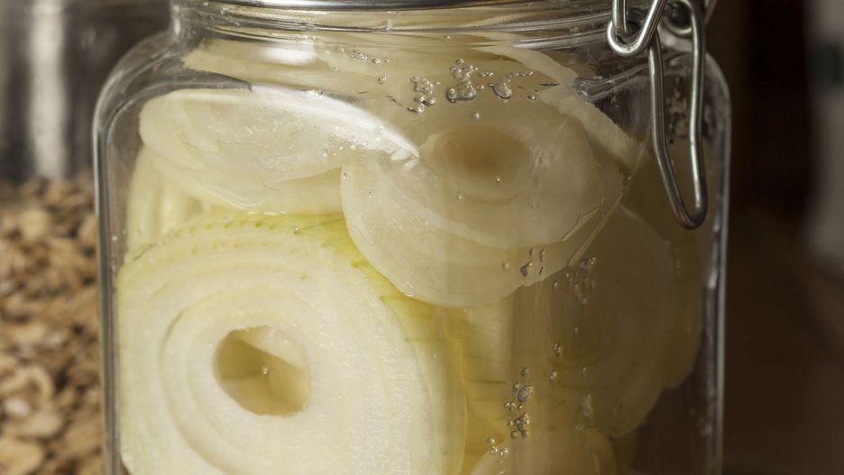 Syrop z cebuli. Jak zrobić domowe lekarstwo na kaszel?
