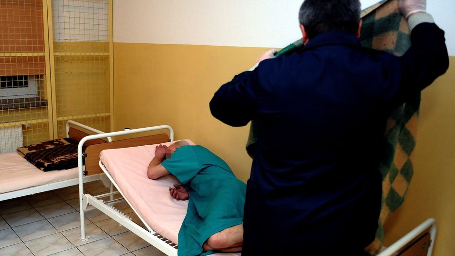 Noc w izbie wytrzeźwień kosztuje więcej, niż nocleg w dobrym hotelu 