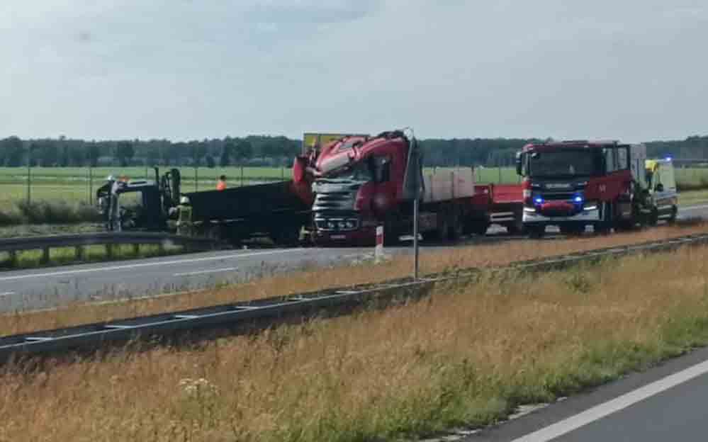 Nowa Sól: Wypadek na S3. Ciężarówka uderzyła w pojazd drogowców