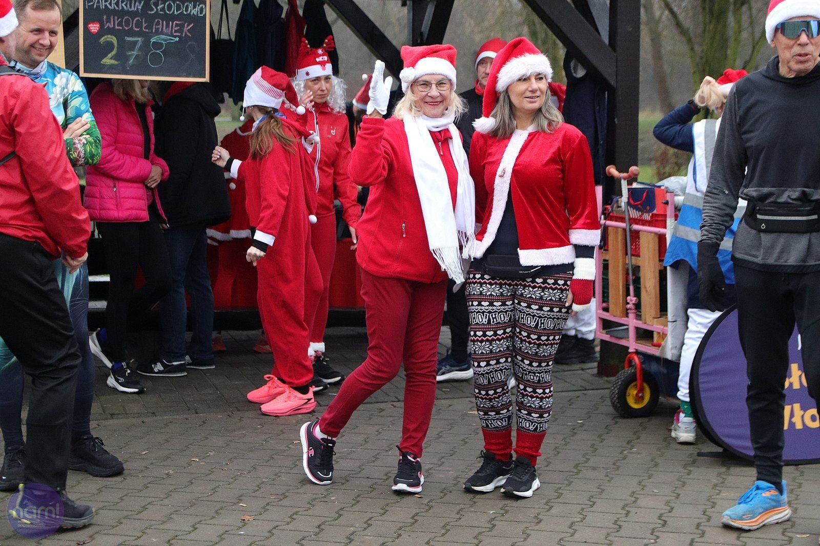 Tak było na Mikołajowym parkrunie w parku na Słodowie we Włocławku w sobotę, 6 grudnia 2025 roku