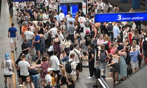 Prez upały kolej odwołała 130 pociągów.  Deformacje torów, zakłócenia sieci trakcyjnej