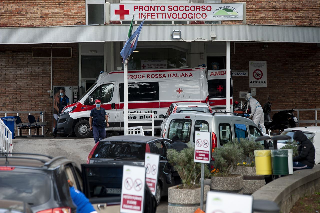 Koronawirus. Włochy. "Oddziały intensywnej terapii pustoszeją z powodu zgonów"