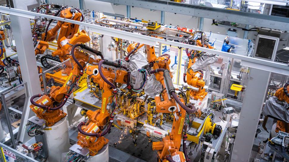 Najpierw automatyzacja, teraz elektryfikacja grozi miejscom pracy