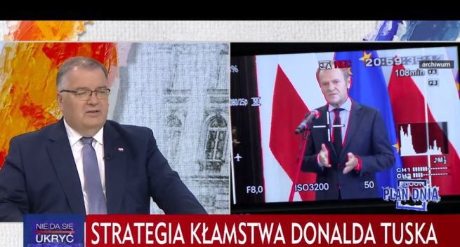 Donald Tusk w ciągu roku w "Wiadomościach" 33 razy w czerwonej poświacie, z celownikiem na piersiach