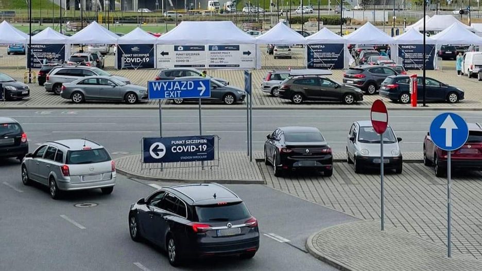 punkt szczepień drive-thru