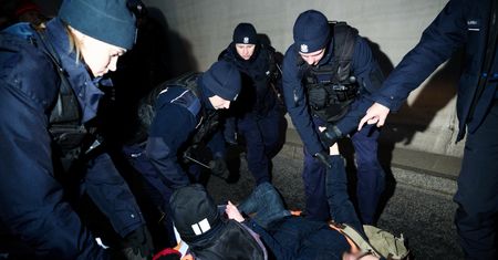 Aktywiści nie przepuścili karetki. Interweniowała policja