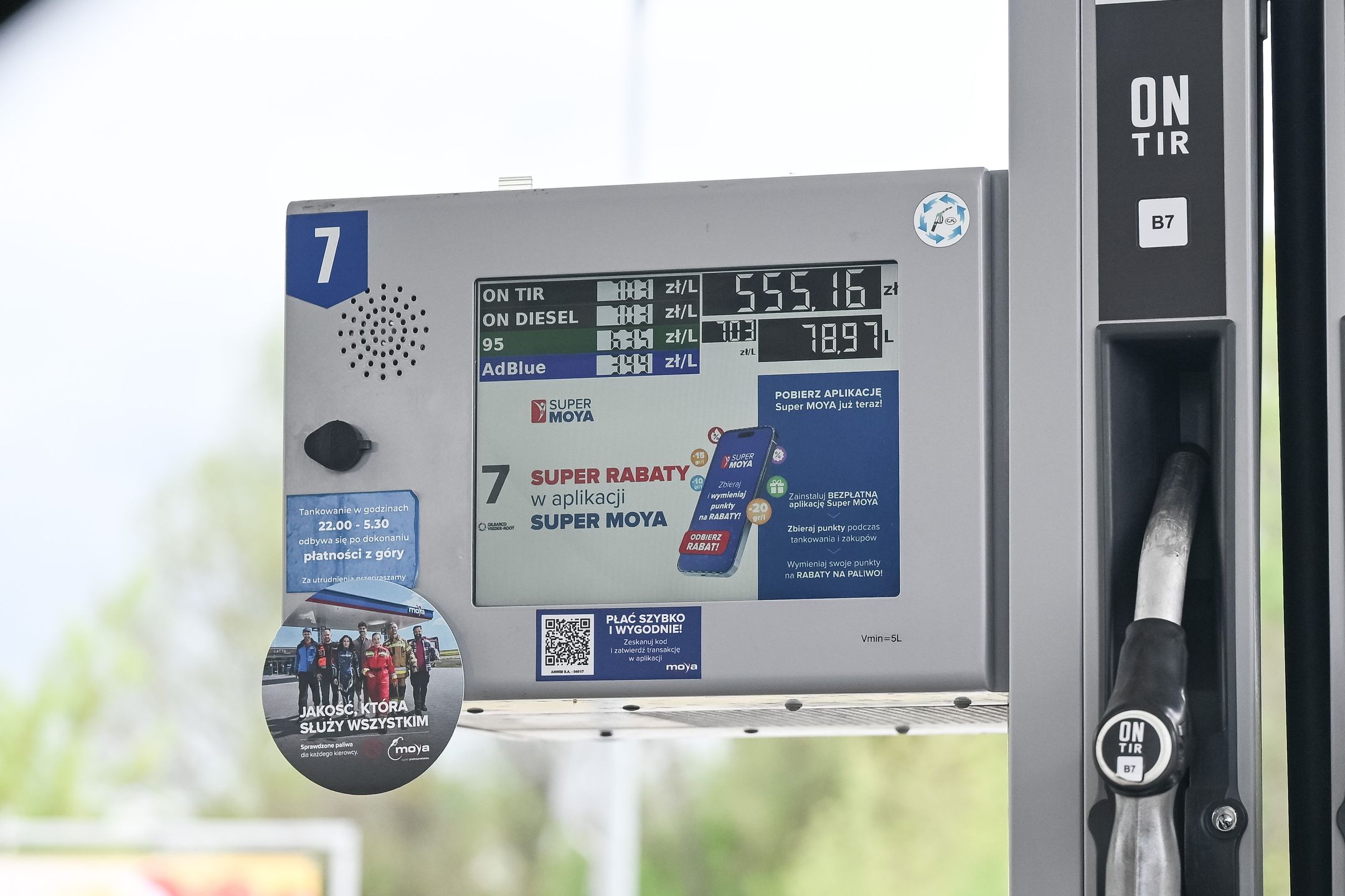 
Filip Chajzer zatankował samochód za 555 złotych

