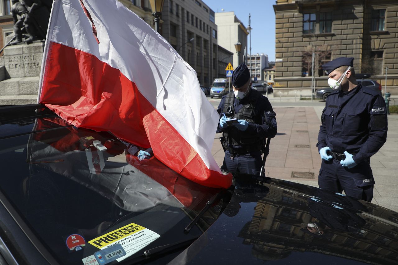 PiS wprowadzi stan wyjątkowy? Jest stanowisko rzeczniczki partii